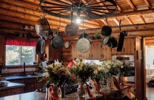 Alberta Cabin | Rustic Log Cabin - Nestled in the trees perfect for privacy. A retreat awaits :)