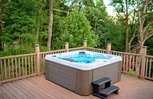 Kresgeville Cabin | Rustic Log Cabin in the Poconos: HOT TUB, FIRE PIT, POOL TABLE, PING PONG TABLE!