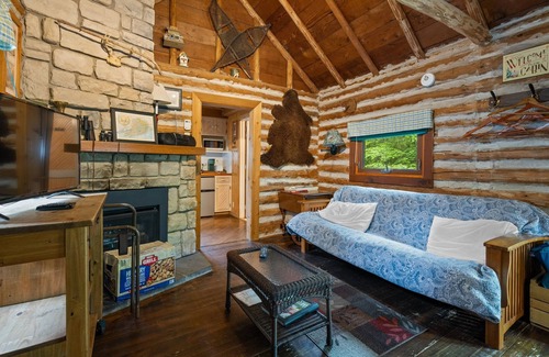 Ephraim Cabin | Rustic Log Cabin! Romantic, Cozy, Quiet!