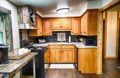Tahlequah House | Rustic Luxury Along the Illinois River