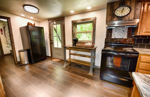 Tahlequah House | Rustic Luxury Along the Illinois River