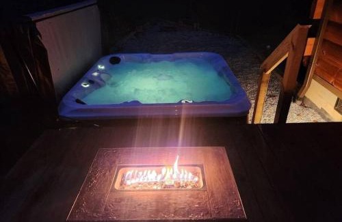 Bryson City House | Rustic Modern Cabin with Hot Tub near rafting and Great Smokey Mountains