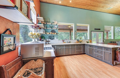Newport Cottage | Rustic & Modern Home w/Forest Views in Newport!