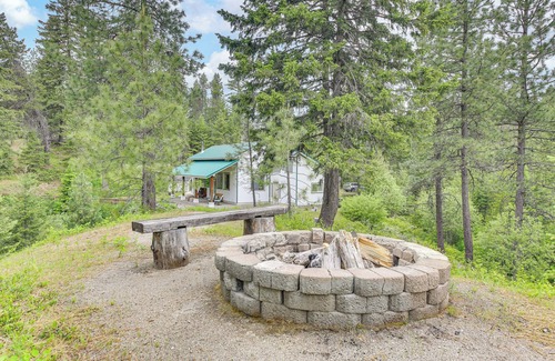 Newport Cottage | Rustic & Modern Home w/Forest Views in Newport!