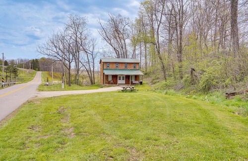 Mt Perry Cabin | Rustic Mount Perry Cabin Near Fishing Pond & Farm
