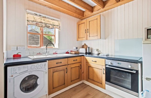 New Forest District Cottage | Rustic New Forest cottage retreat - Walnut Tree Cottage