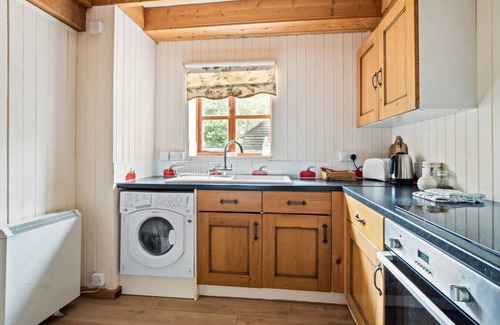 New Forest District Cottage | Rustic New Forest cottage retreat - Walnut Tree Cottage
