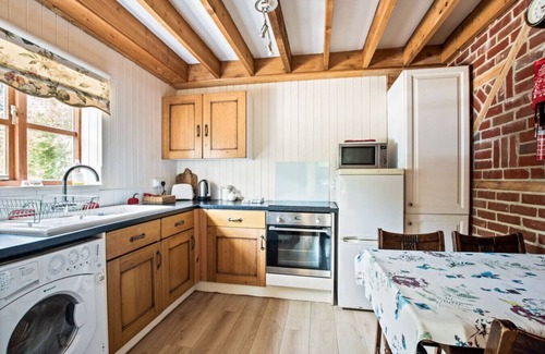 New Forest District Cottage | Rustic New Forest cottage retreat - Walnut Tree Cottage