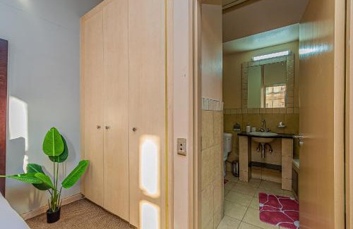 Downtown Johannesburg Apartment | Rustic Oasis at Mapungubwe 4 Star Hotel, Johannesburg