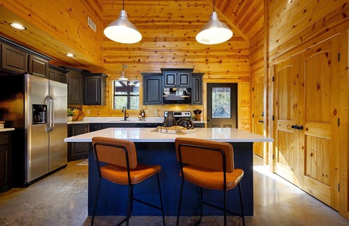 Hochatown Cabin | Rustic Pines Luxury Cabin Private Hot Tub Romantic Getaway Broken Bow Hochatown