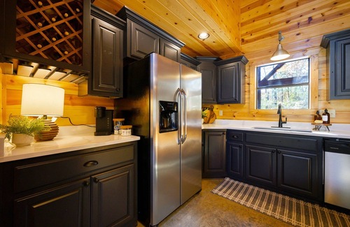 Hochatown Cabin | Rustic Pines Luxury Cabin Private Hot Tub Romantic Getaway Broken Bow Hochatown
