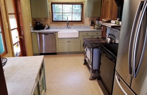 Coolin Cabin | Rustic Priest Lake Waterfront Cabin conveniently located near Hunt Creek
