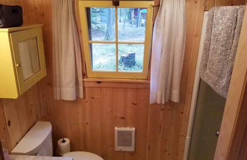 Coolin Cabin | Rustic Priest Lake Waterfront Cabin conveniently located near Hunt Creek