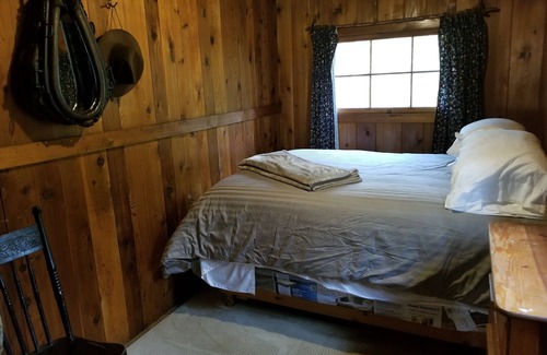 Coolin Cabin | Rustic Priest Lake Waterfront Cabin conveniently located near Hunt Creek