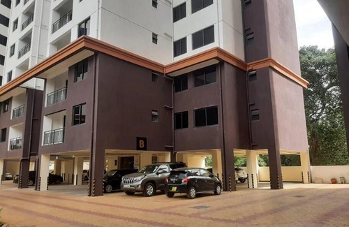 Thompson Estate Apartment | Rustic Private Cottage w/ King Bed + Cityside View, Lift, CCTV, High Security,Swimming Pool - Near Junction mall, Night Club, Pizza Inn, KFC, Chicken Inn, CJs