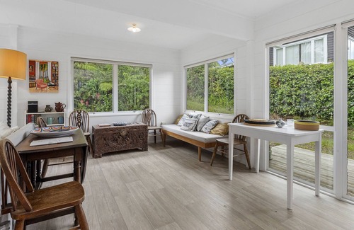 Leigh House | RUSTIC RESET ON THE GRID - MATHESON BAY HOLIDAY HOME in Mathesons Bay