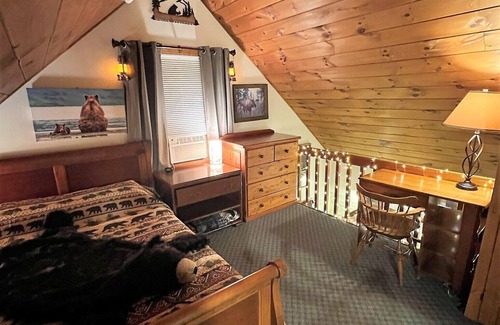 Plymouth Apartment | Rustic Retreat 3 min Walk From Main St Plymouth