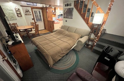 Plymouth Apartment | Rustic Retreat 3 min Walk From Main St Plymouth