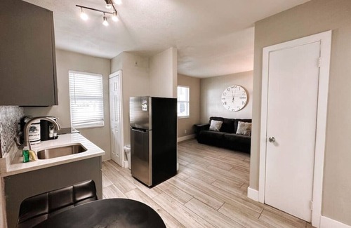 Poinciana Park Apartment | Rustic Retreats 6: Beachy 1BR in the heart of Fort Lauderdale