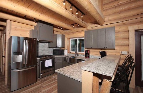 South Fork Cabin | Rustic Riverfront Cabin/Fireplace/Sleeps 14
