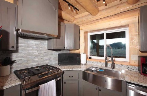 South Fork Cabin | Rustic Riverfront Cabin/Fireplace/Sleeps 14