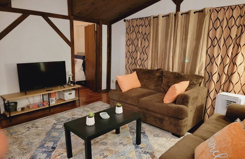 Riverwest Apartment | Rustic Riverwest 2-Bedroom Apartment. Conveniently on Locust, 1mi to UW Milw.