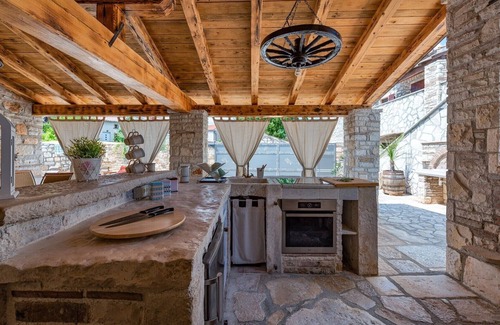 Marcana House | Rustic stone holiday house with pool