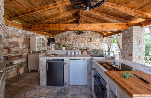 Marcana House | Rustic stone holiday house with pool