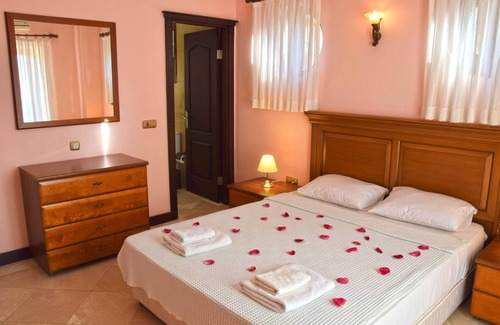 Oludeniz Villa | Rustic stone villa with private pool and large enclosed garden - FREE WIFI