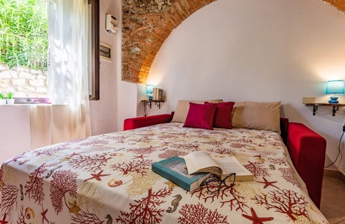 Magazzini Apartment | Rustic Studio Magazzini Mare 300 meters from beach