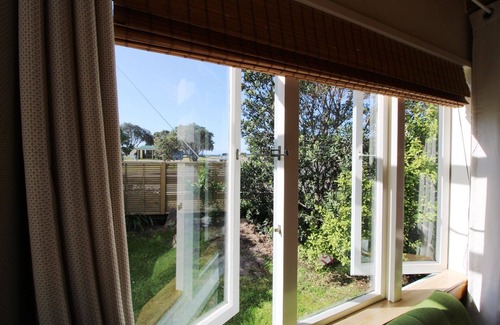 Whangapoua Cabin | Rustic Sunny Whangapoua Cabins