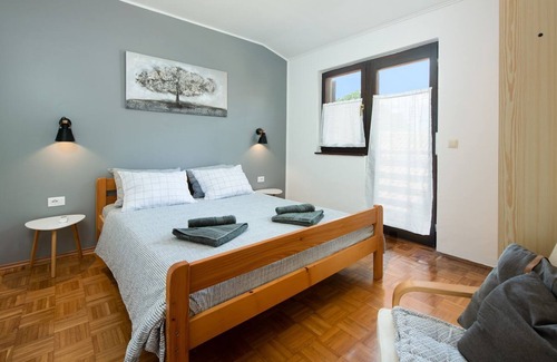 Mali Vareski House | Rustic vacation home with private pool, air conditioning, WiFi