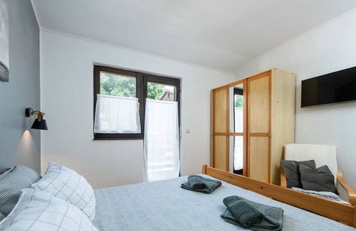 Mali Vareski House | Rustic vacation home with private pool, air conditioning, WiFi