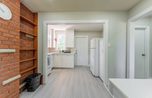 Brampton House | Rustic | Volley-Ball | Ping Pong | BBQ