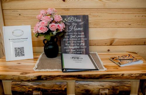 Mannsville House | Rustic Wooden Cabin with Hot-tub in Campbellsville, Kentucky