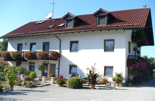 Bad Griesbach im Rottal Apartment | Rustikales Holzhaus (37 m2) im Bäderdreieck mit Sonnenterrasse