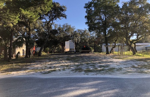 Horseshoe Beach RV Rental | RV LOT 1 with FULL HOOKUP *Salt Lot*