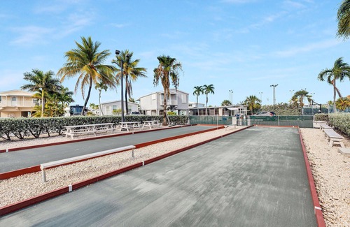 Cudjoe Key RV Rental | RV Lot 609, 69' Long, 40'Seawall