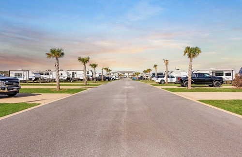 Foley RV Rental | RV Pad w/Pool, Pickleball, Go Carts & Putt-Putt