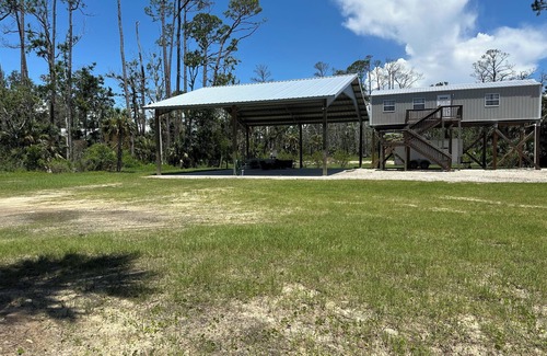 Steinhatchee RV Rental | RV site- featuring covered outdoor area for enjoyment regardless of the weather!