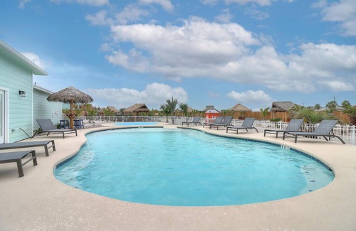 Port Aransas RV Rental | RV Site Only! Community Pool, In Town, Dog Park, Fishing, Wifi, Laundry Room