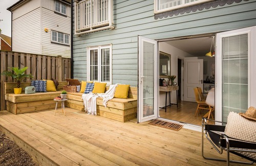Camber Cottage | Rye Bay House - a cottage that sleeps 8 guests in 4 bedrooms