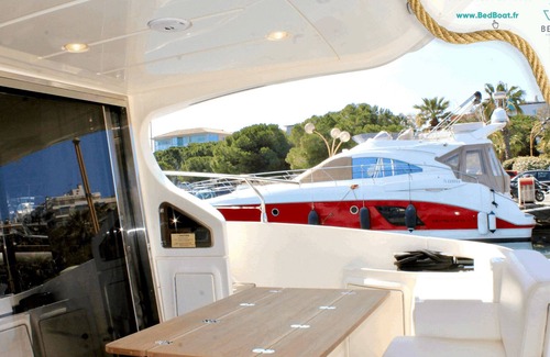 Antibes City Centre Boat Rental | Séjour sur un Yacht Élégant à Antibes