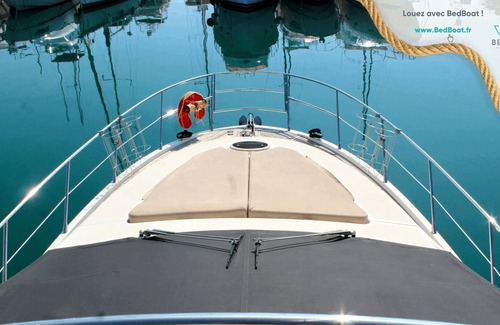 Antibes City Centre Boat Rental | Séjour sur un Yacht Élégant à Antibes