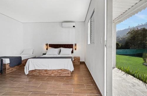 Nazare Paulista House | Sítio com Churrasqueira, Piscina, Lago e Natureza