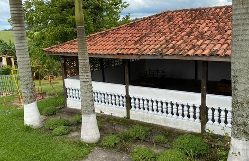 Alambari House | Sítio Gramado Sarapuí, lazer, conforto e diversão