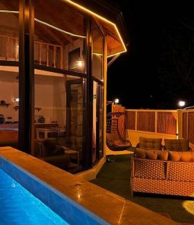 Sapanca Ski Chalet | Sıcak Havuzlu ve Jakuzili Villa 2