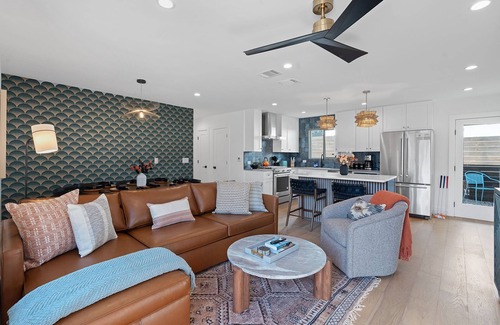 South River City House | S Congress Pool Putt Putt 3 KINGS/2 BATH FULLY Remodeled