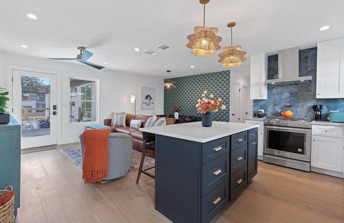 South River City House | S Congress Pool Putt Putt 3 KINGS/2 BATH FULLY Remodeled
