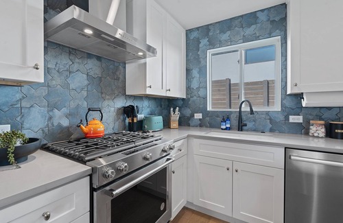 South River City House | S Congress Pool Putt Putt 3 KINGS/2 BATH FULLY Remodeled